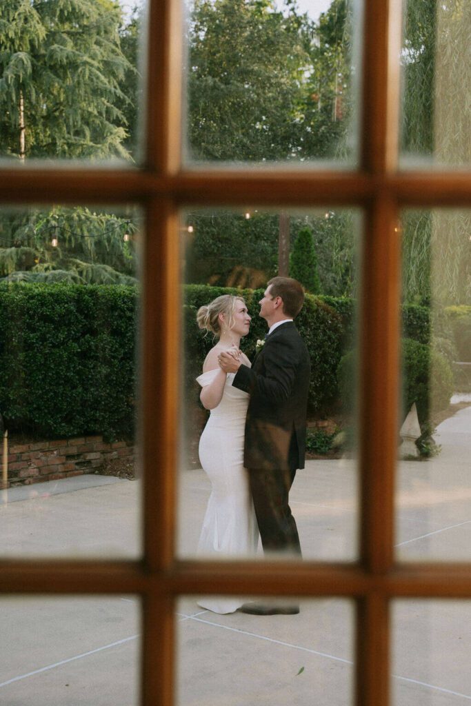 Augusta, Georgia couple enjoys a first dance at their wedding reception